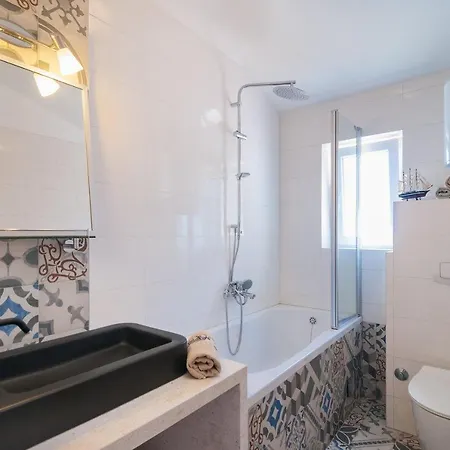 Apartment White Stone, *