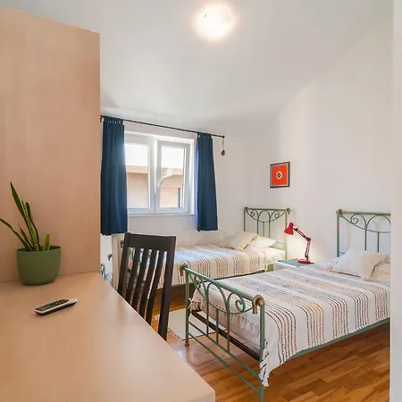 Apartment White Stone,